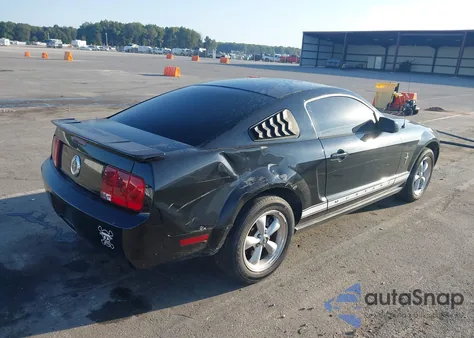 2008 Ford Mustang V6 Deluxe/V6 Premium z USA, uszkodzony, nr VIN 1ZVHT80N585119405